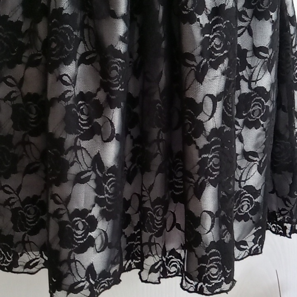 Sirens | Classic Black Lace Mini - Picture 5 of 11